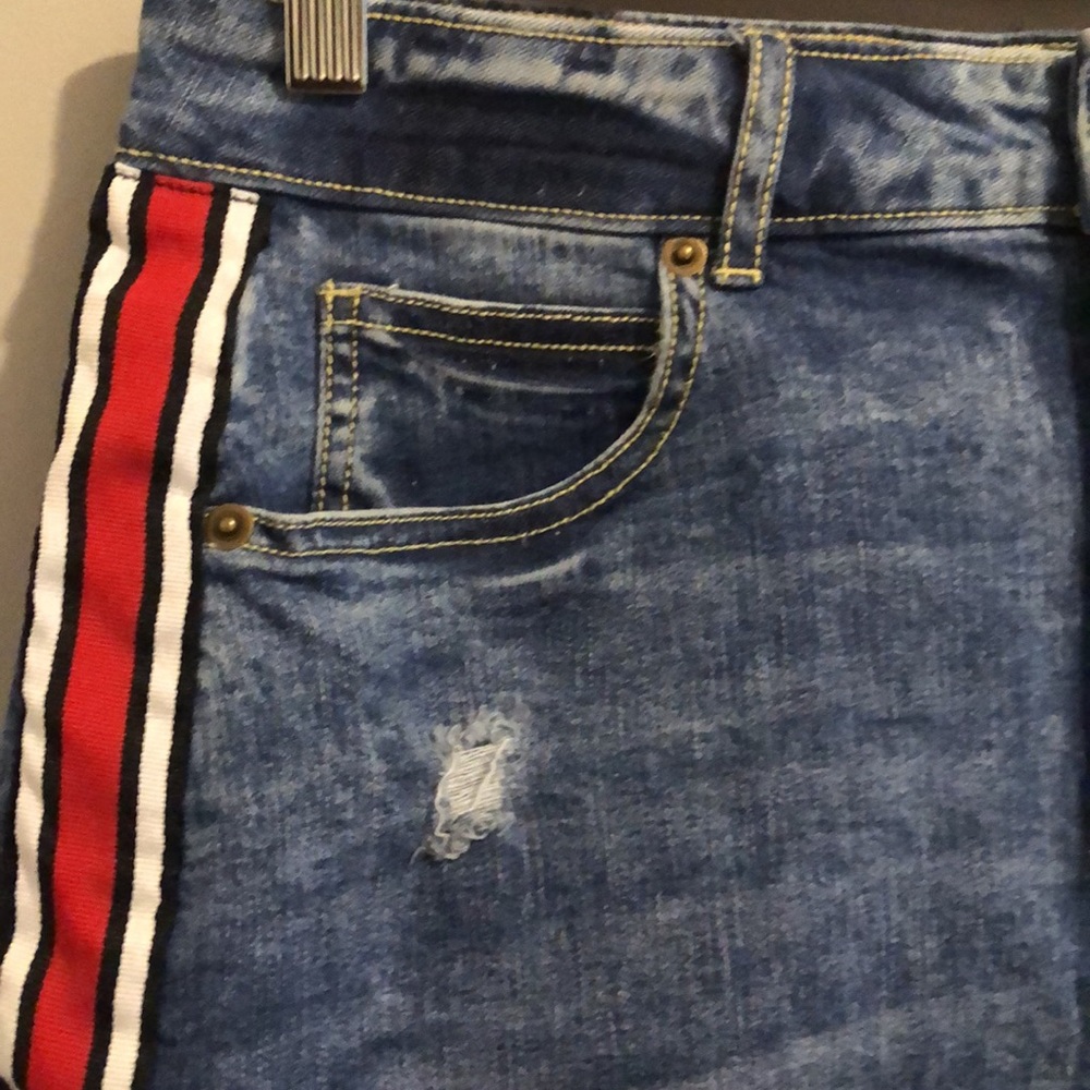 STRETCHY DISTRESSED DENIM SKIRT (12) - Picture 2 of 11